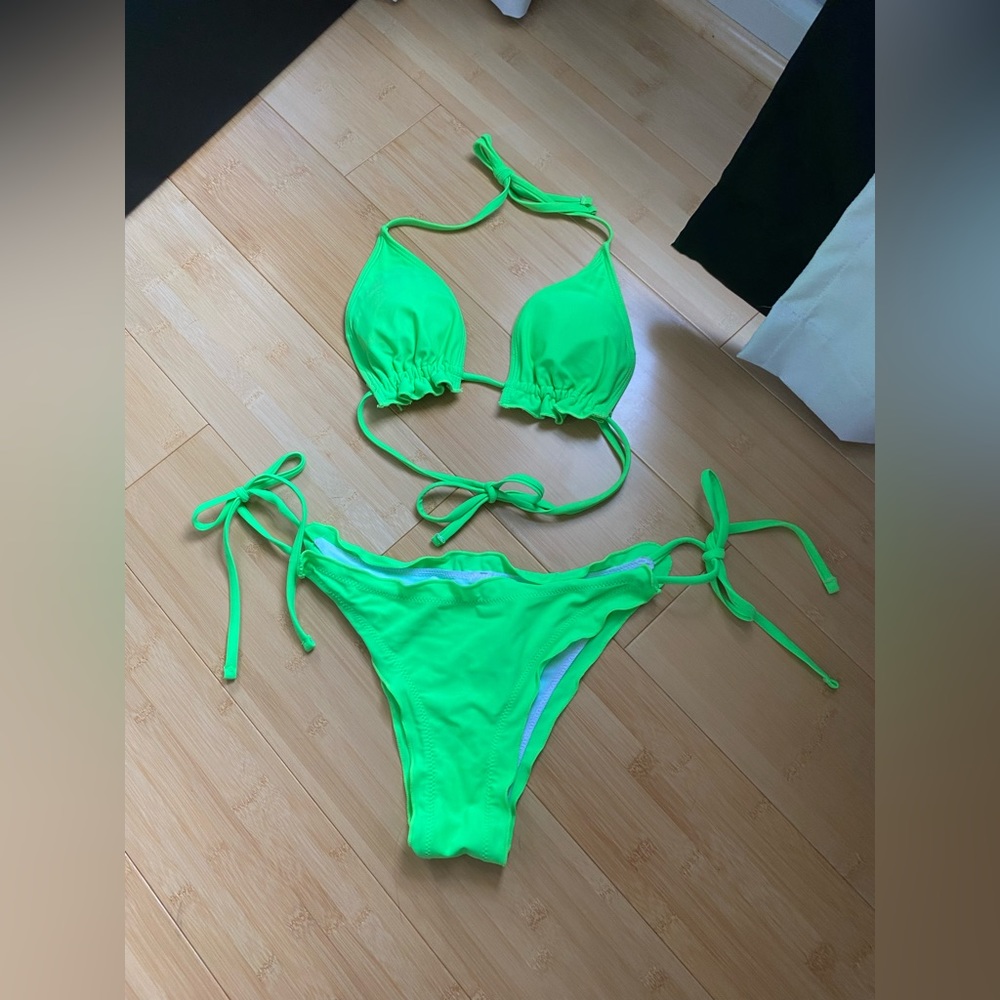 2 BATHING SUITS
